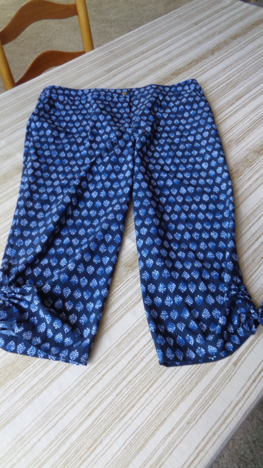 Zenergy by Chico’s - Navy/white -Adjustable Length Pants Chico’s 2 L Exceptional