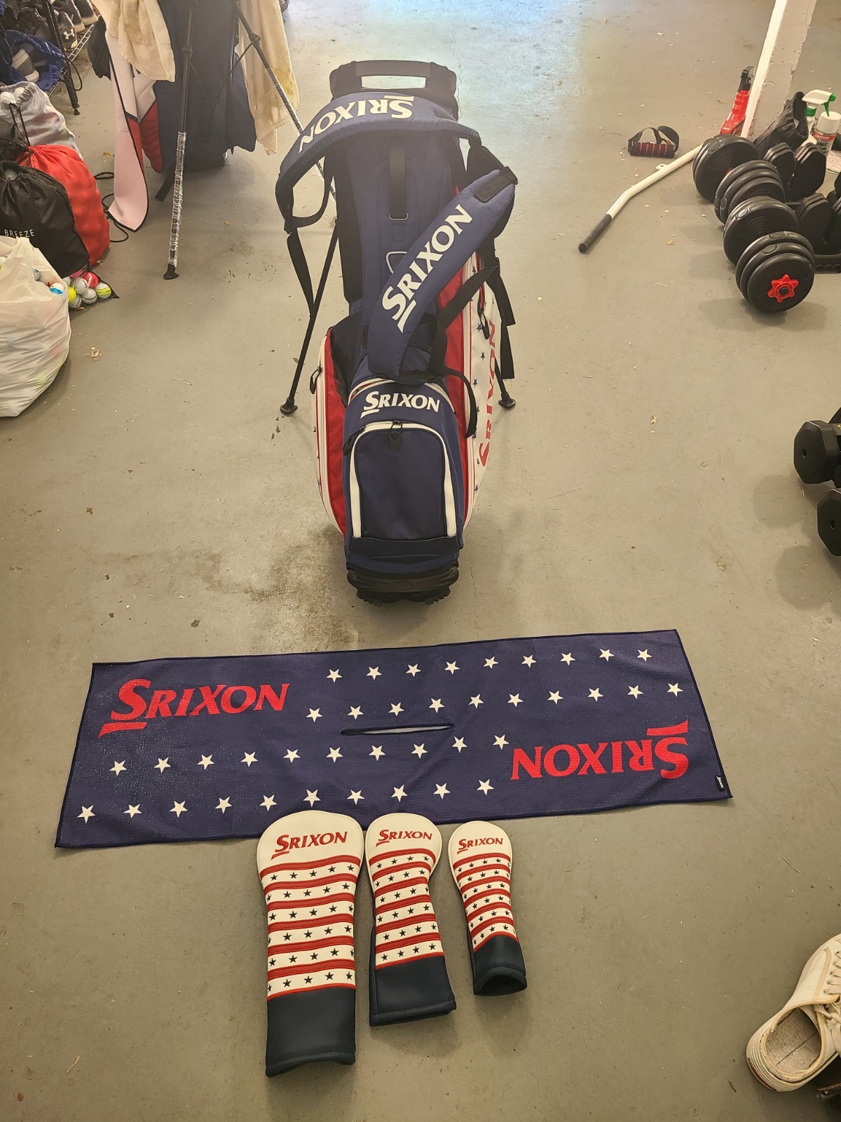 SRIXON LIMITED EDITION US OPEN GOLF BAG  PACKAGE. HEADCOVERS AND TOWEL 