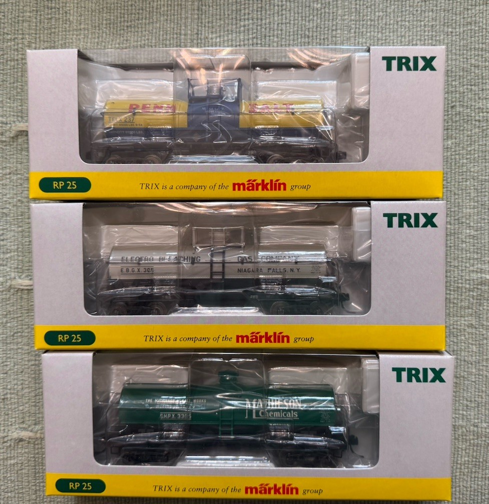 Trix H0 24908 Tank Car Set Trix H0 24908 Tank Car Set
