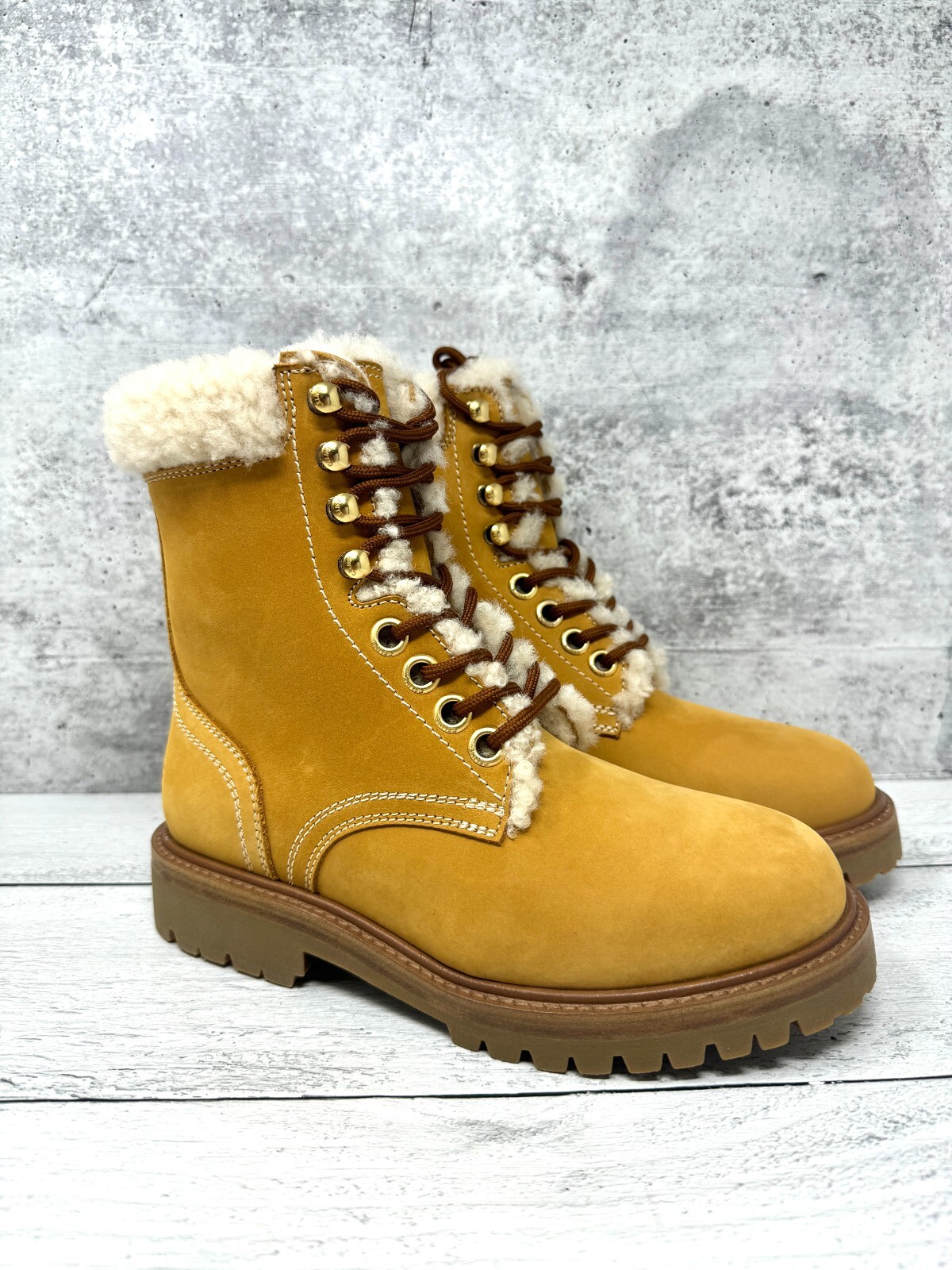 CELINE KURT Lace-Up Mid Boot - Nubuck Calfskin and Shearling US 6.5 CELINE KURT Lace-Up Mid Boot - Nubuck Calfskin and Shearling US 6.5