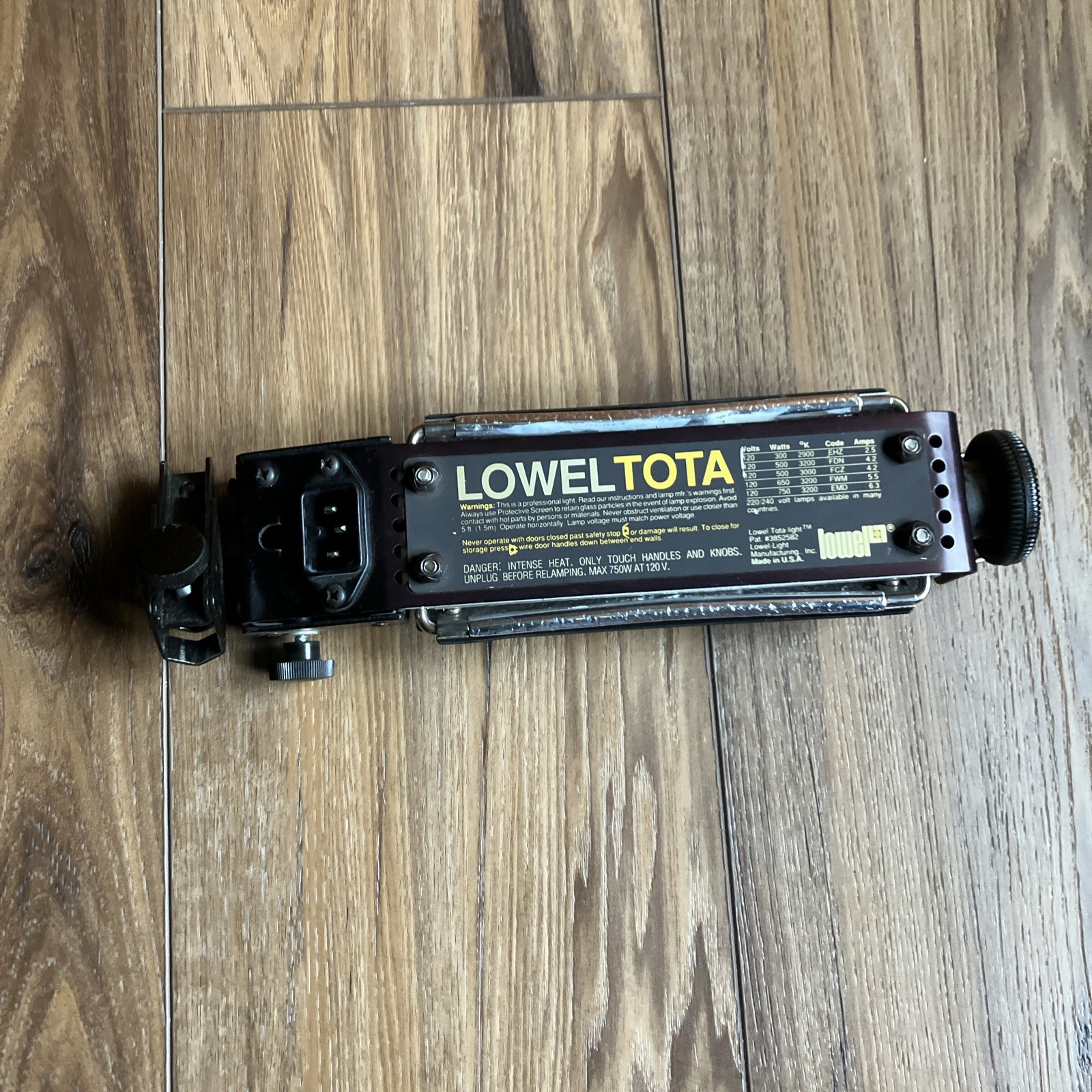 Lowel Tota Flood Light w/ Working Bulb | Tested Lowel Tota Flood Light w/ Working Bulb | Tested