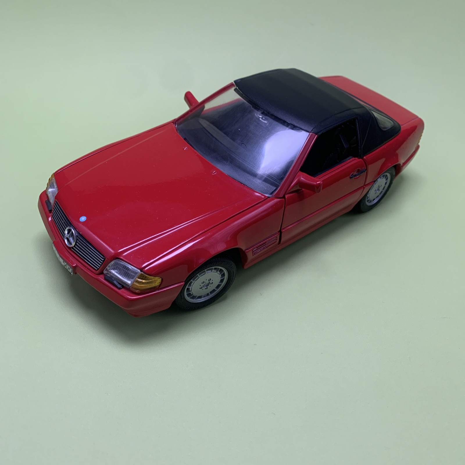 Revell AG 1990 Mercedes Benz 500SL With Topper, Red,  1/18