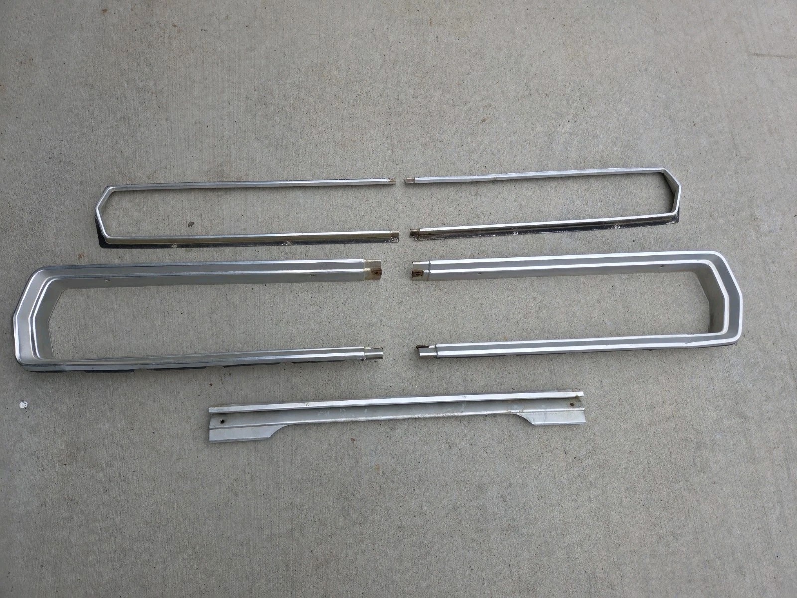 1966 Ford Thunderbird Tail Light Trim Garnishes 5 Pieces Very Nice 1966 Ford Thunderbird Tail Light Trim Garnishes 5 Pieces Very Nice