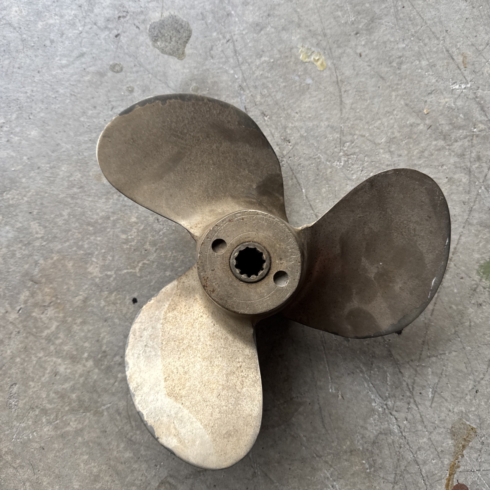 Vintage Mercury Quicksilver Bronze 3-Blade Propeller 48-22105A2