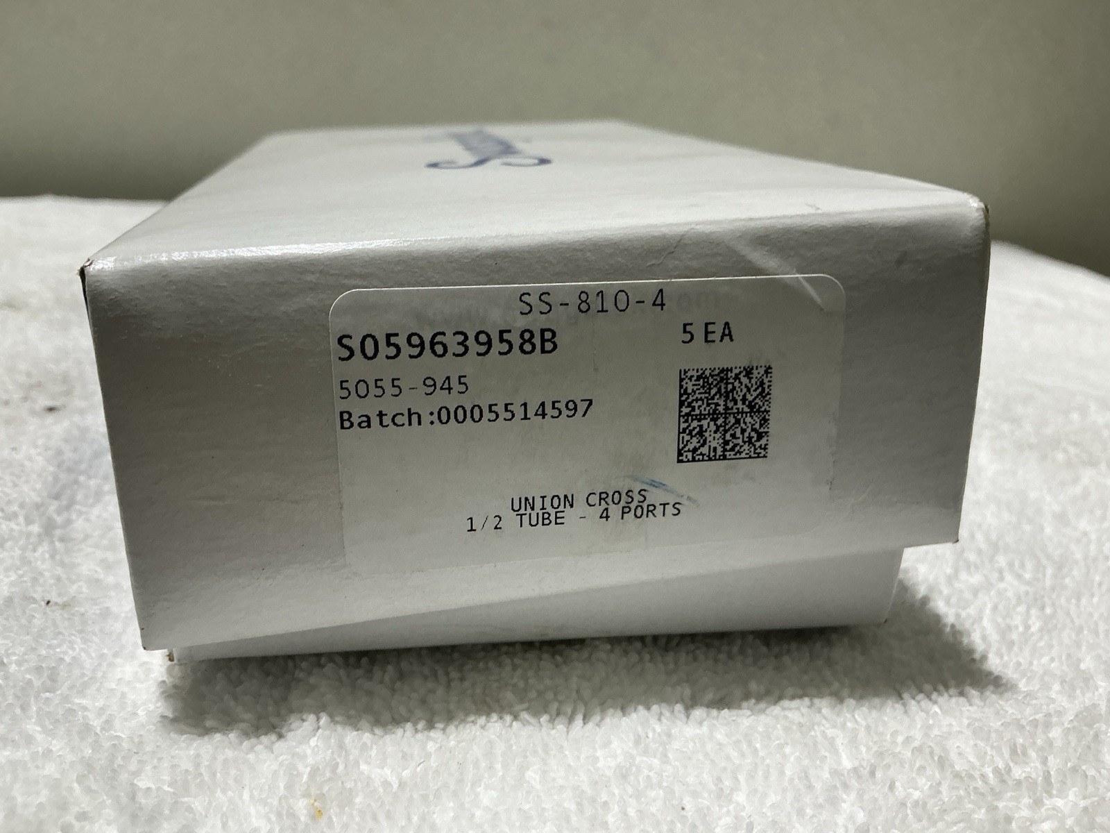 SWAGELOK SS-810-4. BOX OF 5 FITTINGS. SWAGELOK SS-810-4. BOX OF 5 FITTINGS.