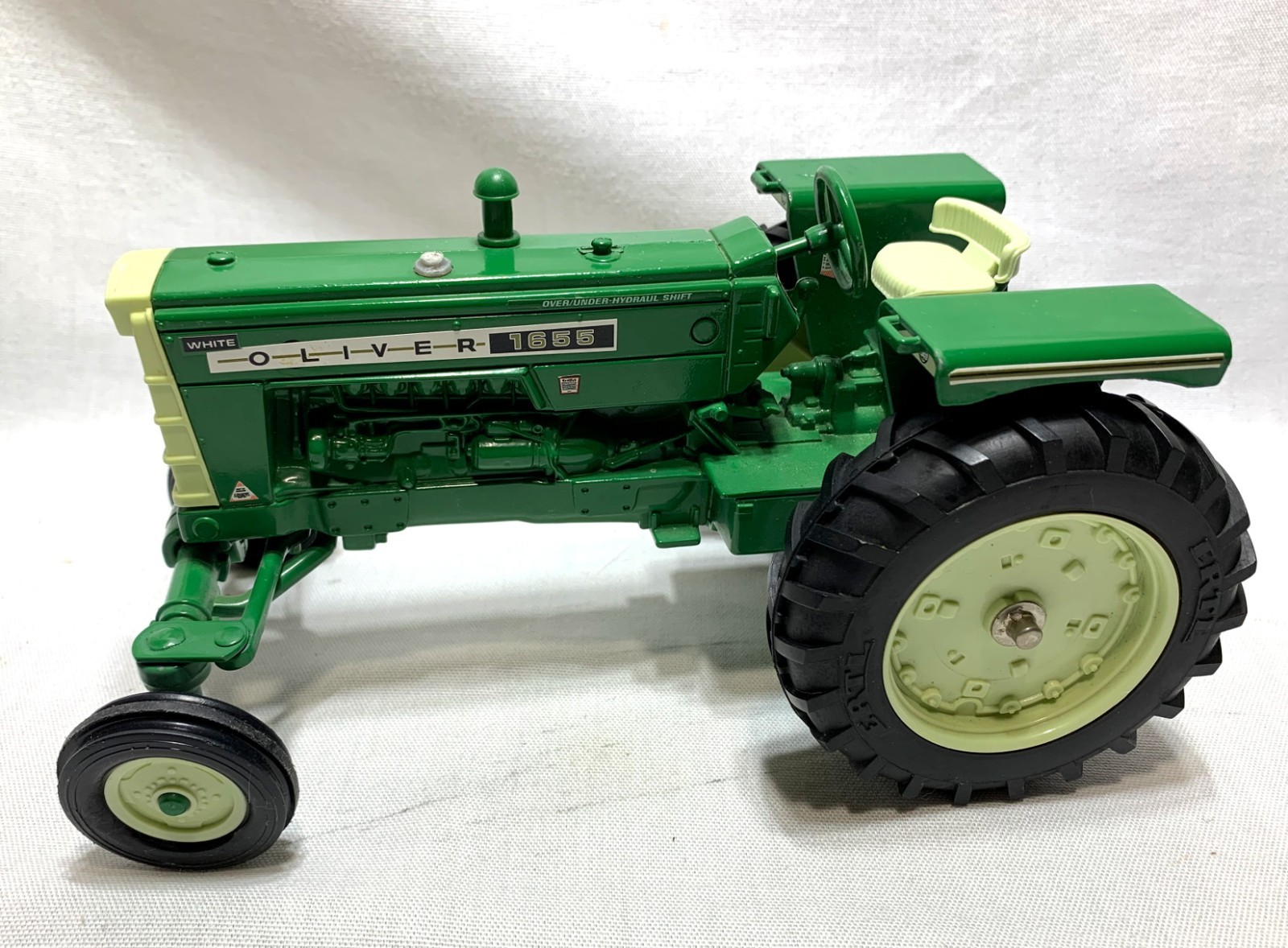 Ertl Oliver 1655 Tractor 1/16 Scale Diecast Green White Missing Exhaust Stack