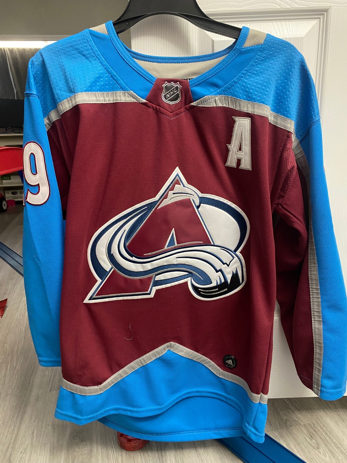 Colorado Avalanche Nathan MacKinnon #29 NHL Hockey Jersey Sz M 46 Colorado Avalanche Nathan MacKinnon #29 NHL Hockey Jersey Sz M 46