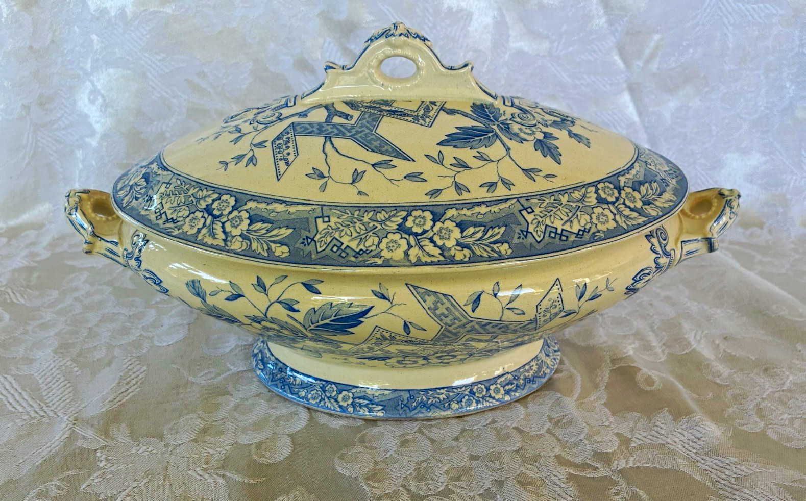 Wedgwood Beatrice Blue & White Floral Oval Covered Bowl w/ Lid and Handles