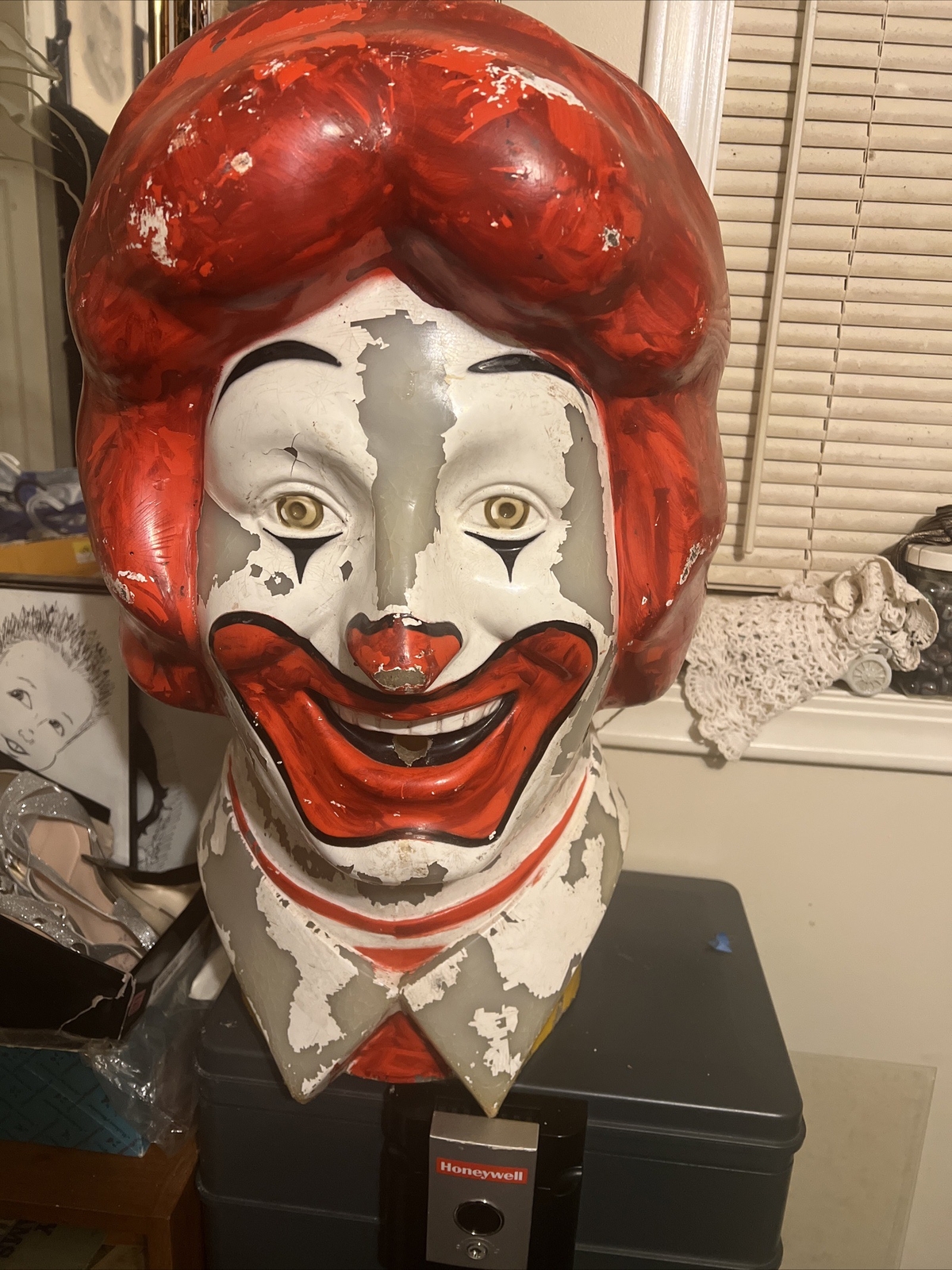 RARE LARGER THAN LIFE RONALD MCDONALD CLOWN HEAD. - 1977 McDonald’s System Inc