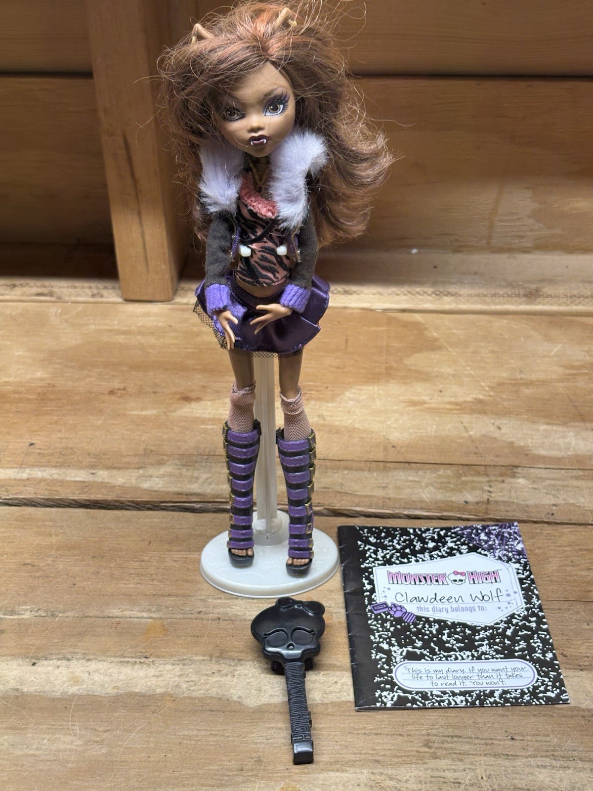 Monster High G1 Original Core Clawdeen Wolf SIgnature Doll w/ Journal & Stand Monster High G1 Original Core Clawdeen Wolf SIgnature Doll w/ Journal & Stand