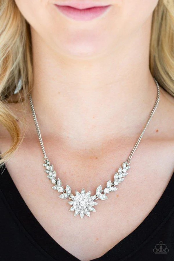 Garden Glamour White Necklace Paparazzi New Garden Glamour White Necklace Paparazzi New