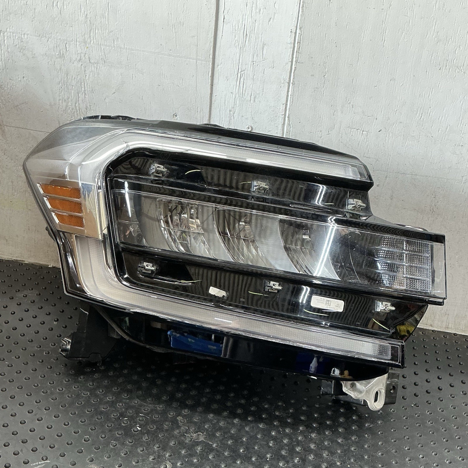 2022-2024 Ford Expedition Headlight RH OEM