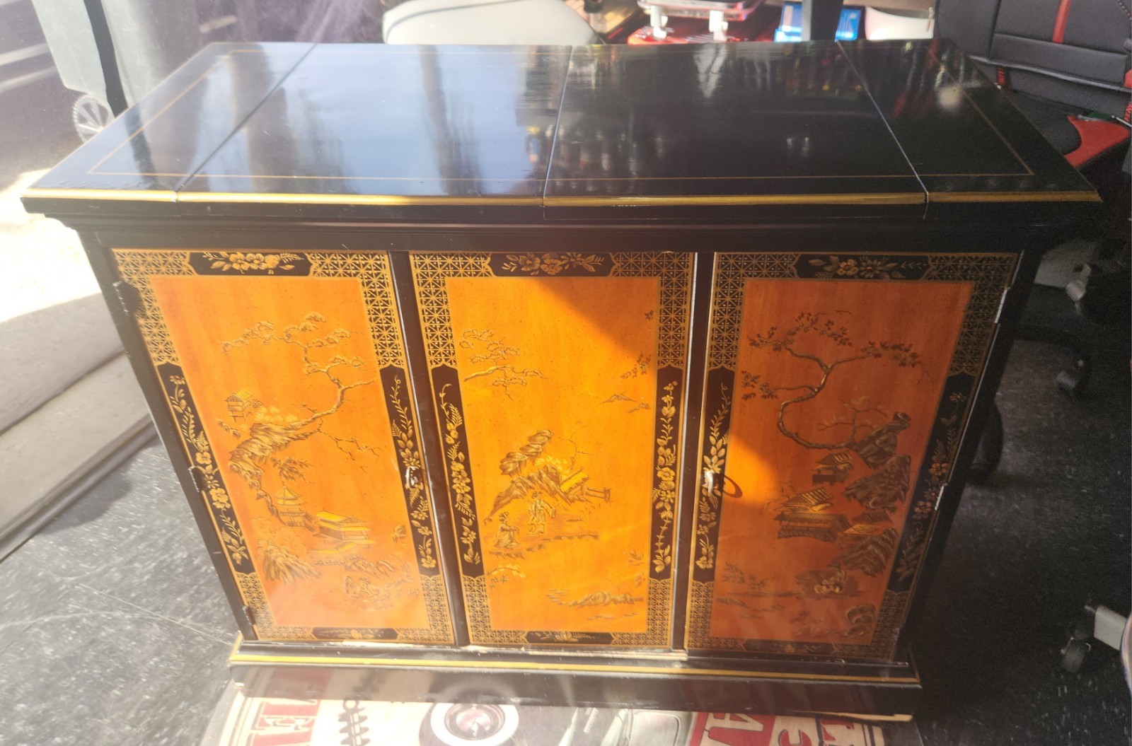 Drexel \'Et Cetera\' Chinoiserie Flip Top Server Used Drexel \'Et Cetera\' Chinoiserie Flip Top Server Used