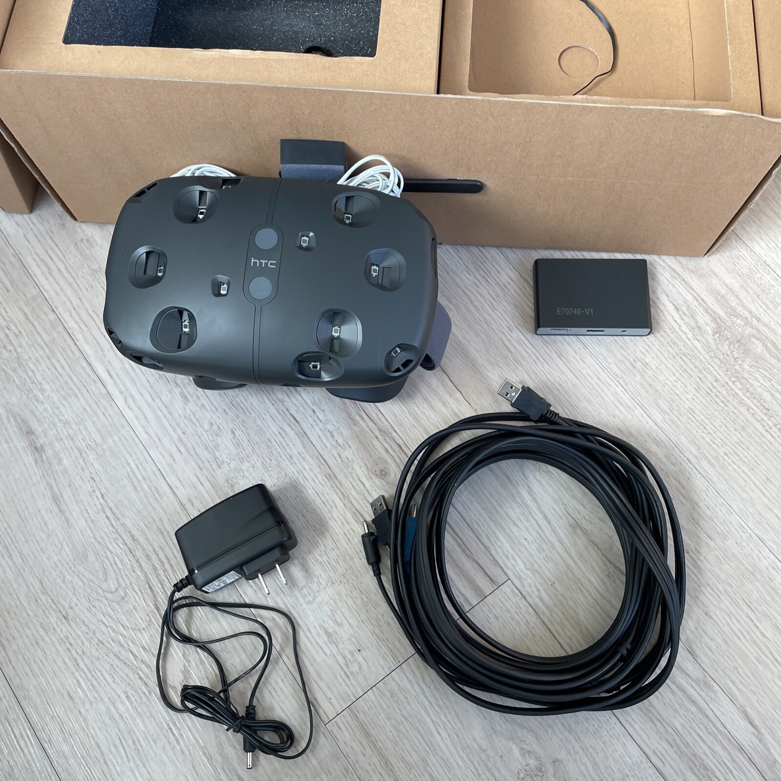 RARE VALVE HTC Vive 🔥PROTOTYPE 🔥 Developer VR Headset Kit, Linkbox, and Cables RARE VALVE HTC Vive 🔥PROTOTYPE 🔥 Developer VR Headset Kit, Linkbox, and Cables