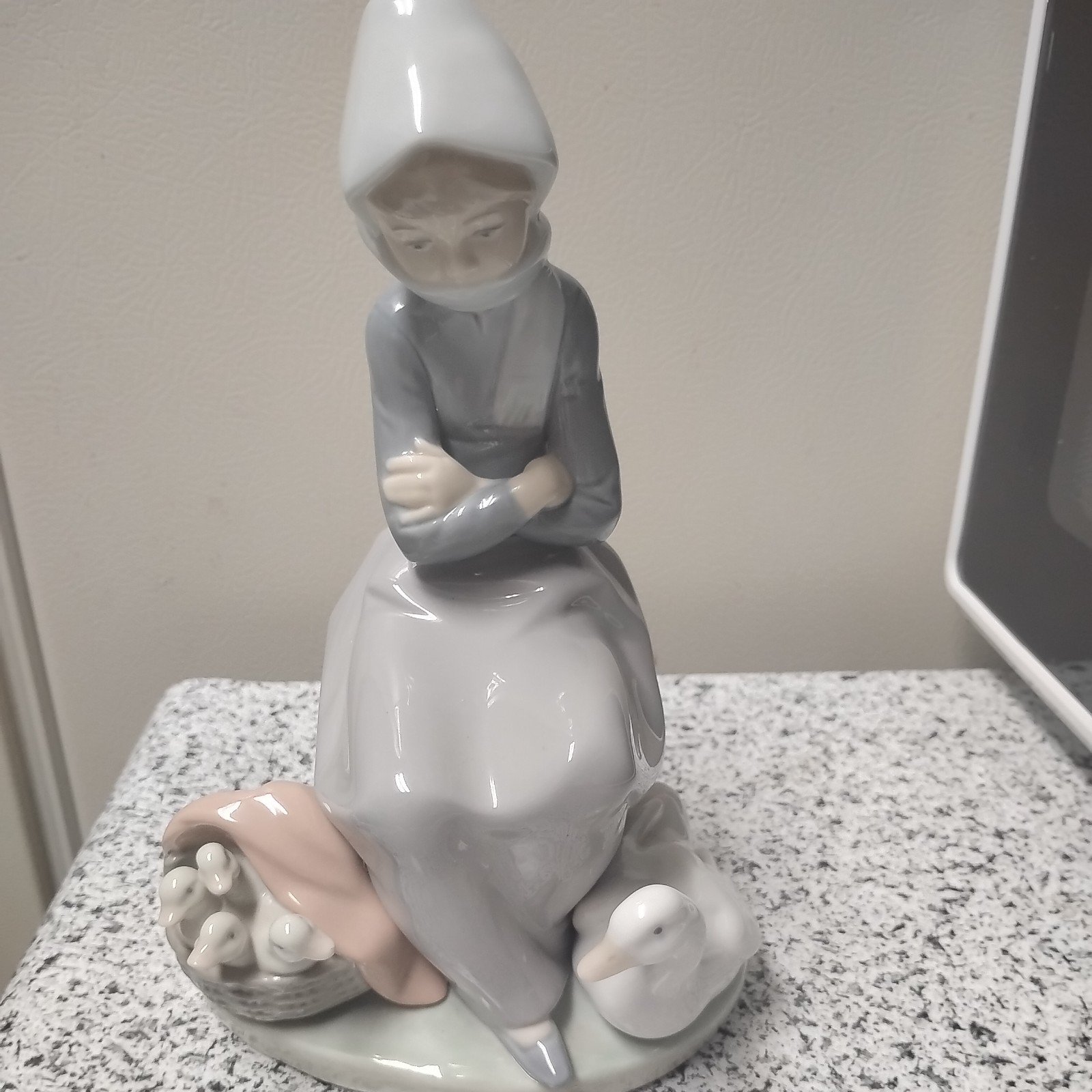 Lladro Figurine #1267 Duck Seller, Woman Selling Baby Ducklings, 8\