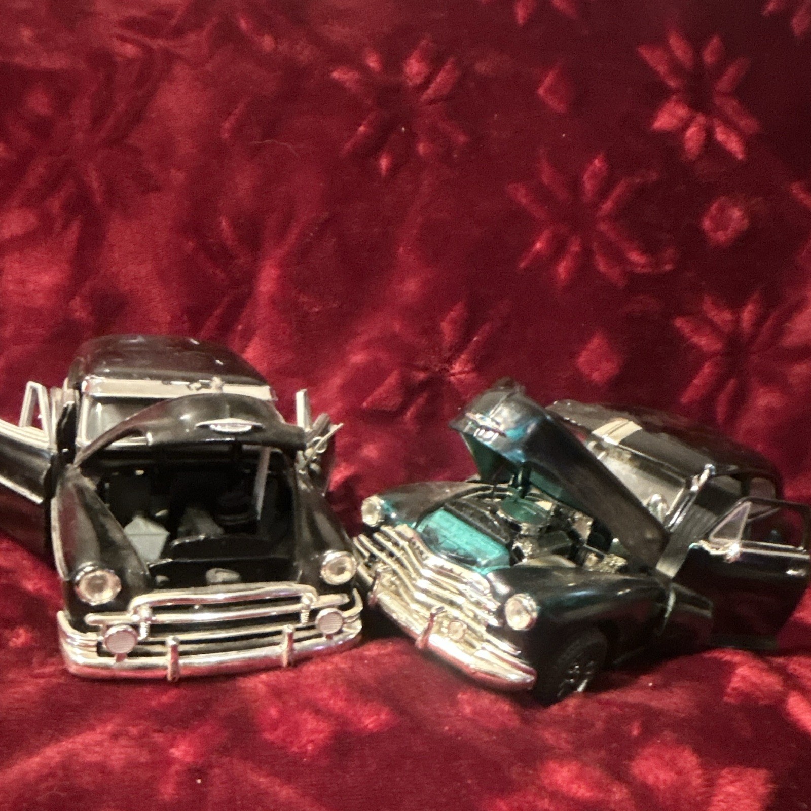 Lot Of  2  Cars Scale 1:24 Vintage Model Cars .1 All Together 1 Needs Attention.