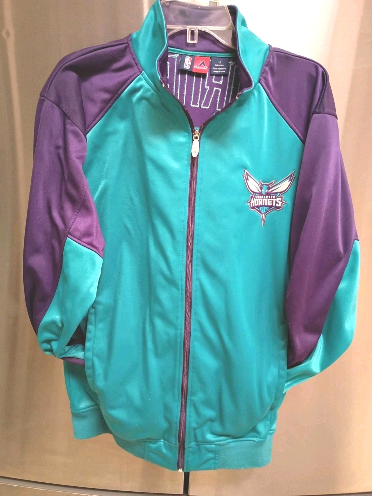 CHARLOTTE HORNETS BY MAJESTIC SZ LT VINTAGE NBA PATCH NYLON COURT TRACK JACKET CHARLOTTE HORNETS BY MAJESTIC SZ LT VINTAGE NBA PATCH NYLON COURT TRACK JACKET