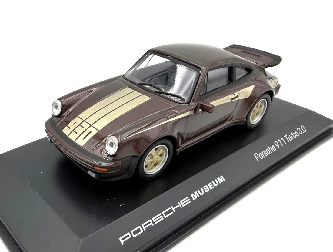 1:43 WELLY  1975 PORSCHE 911 930 turbo 3.0 brown met. gold rims MUSEUM EDITION