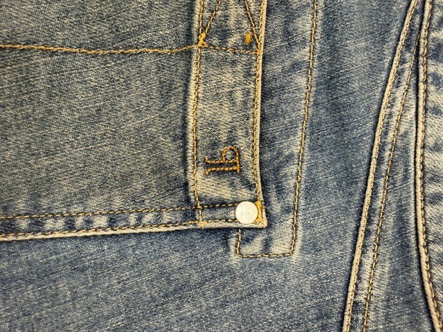 Anthropologie Pilcro The Wanderer Mid-Rise Relaxed Jeans Size 26 Mid Wash Anthropologie Pilcro The Wanderer Mid-Rise Relaxed Jeans Size 26 Mid Wash