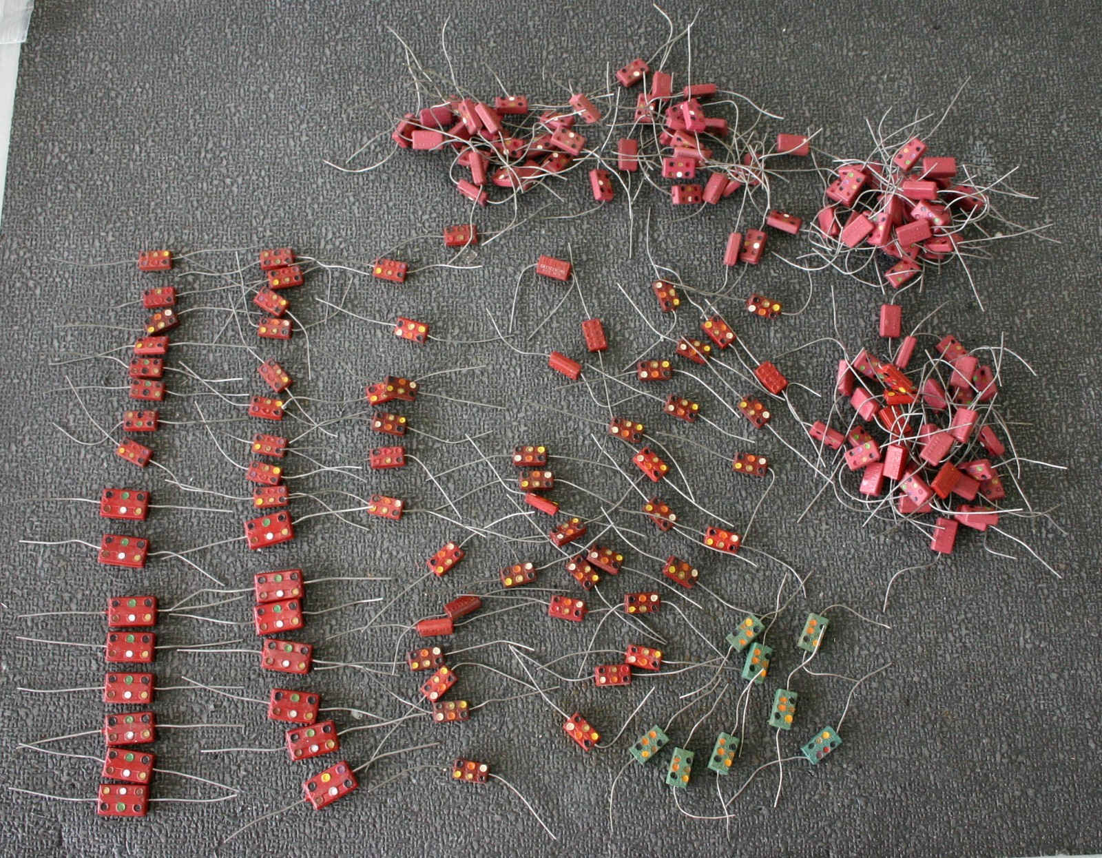 Vintage Lot 190 Pieces of El-Menco Sangamo Micamold Domino Mica Capacitors NOS