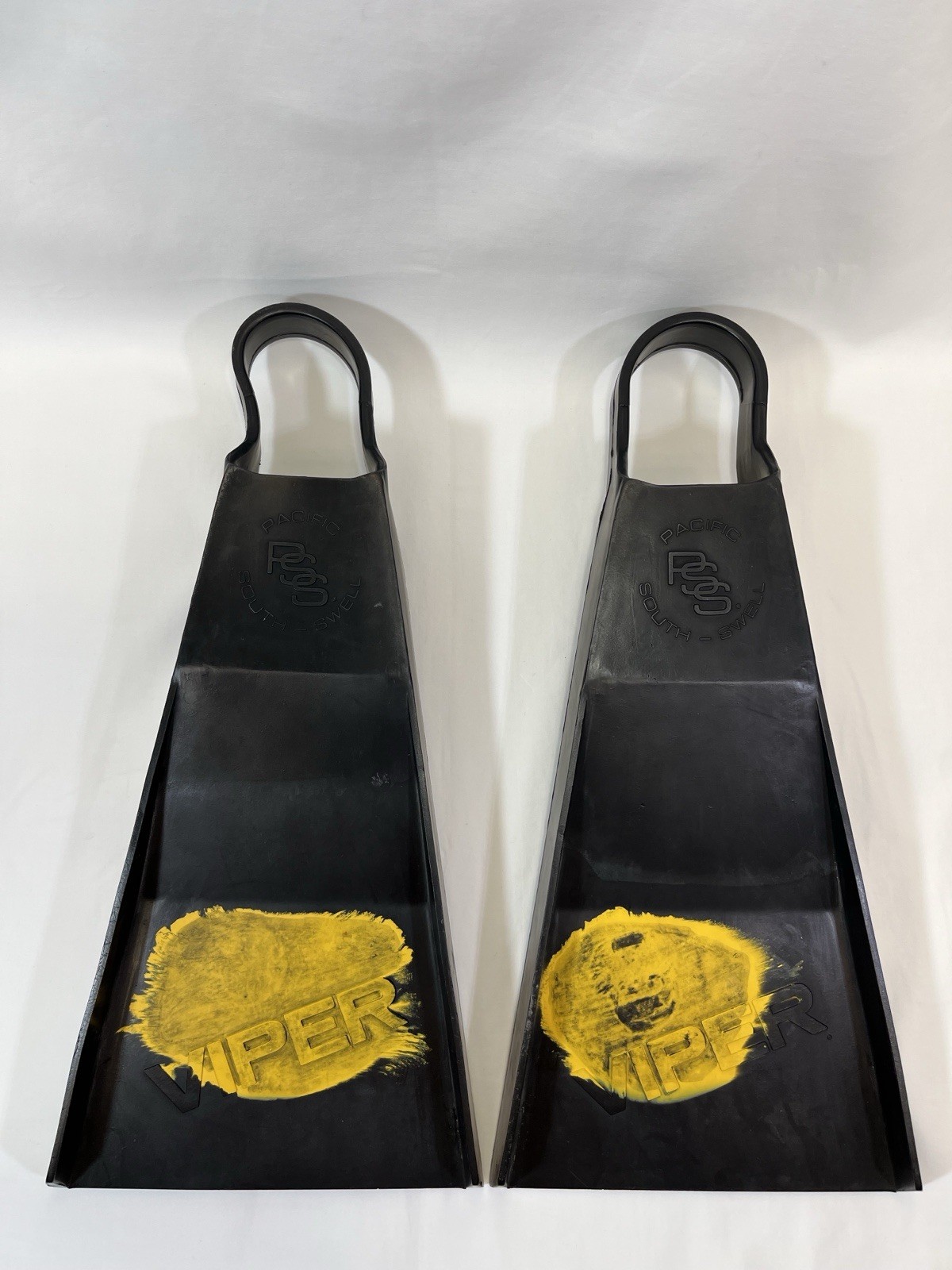 Vintage Pacific South Swell PSS Viper Surfing Fins Yellow Dot Large 9-11 USA Vintage Pacific South Swell PSS Viper Surfing Fins Yellow Dot Large 9-11 USA
