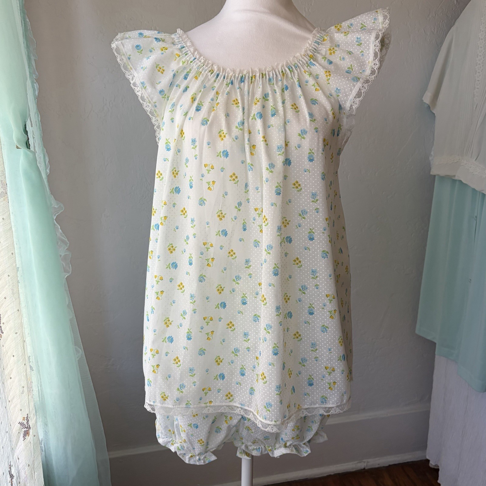 Vintage 1960s Poly Cotton Floral Babydoll Lounge Pajama Set Bloomers Philmaid M