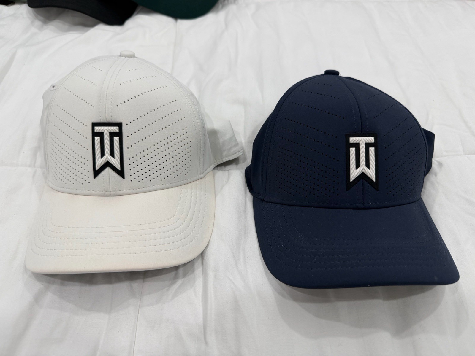 Two Tiger Woods Nike Heritage 86 Golf Hats White And Blue L/XL Two Tiger Woods Nike Heritage 86 Golf Hats White And Blue L/XL