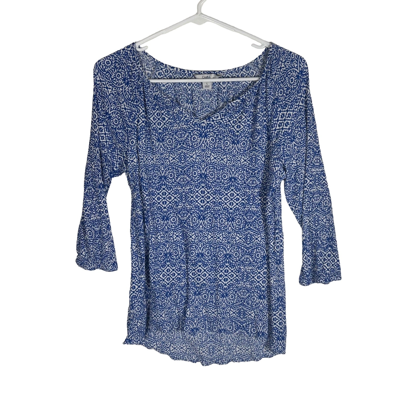 Croft & Barrow Womens Blue White Geometric Damask 3/4 Sleeve V-Neck Top Small