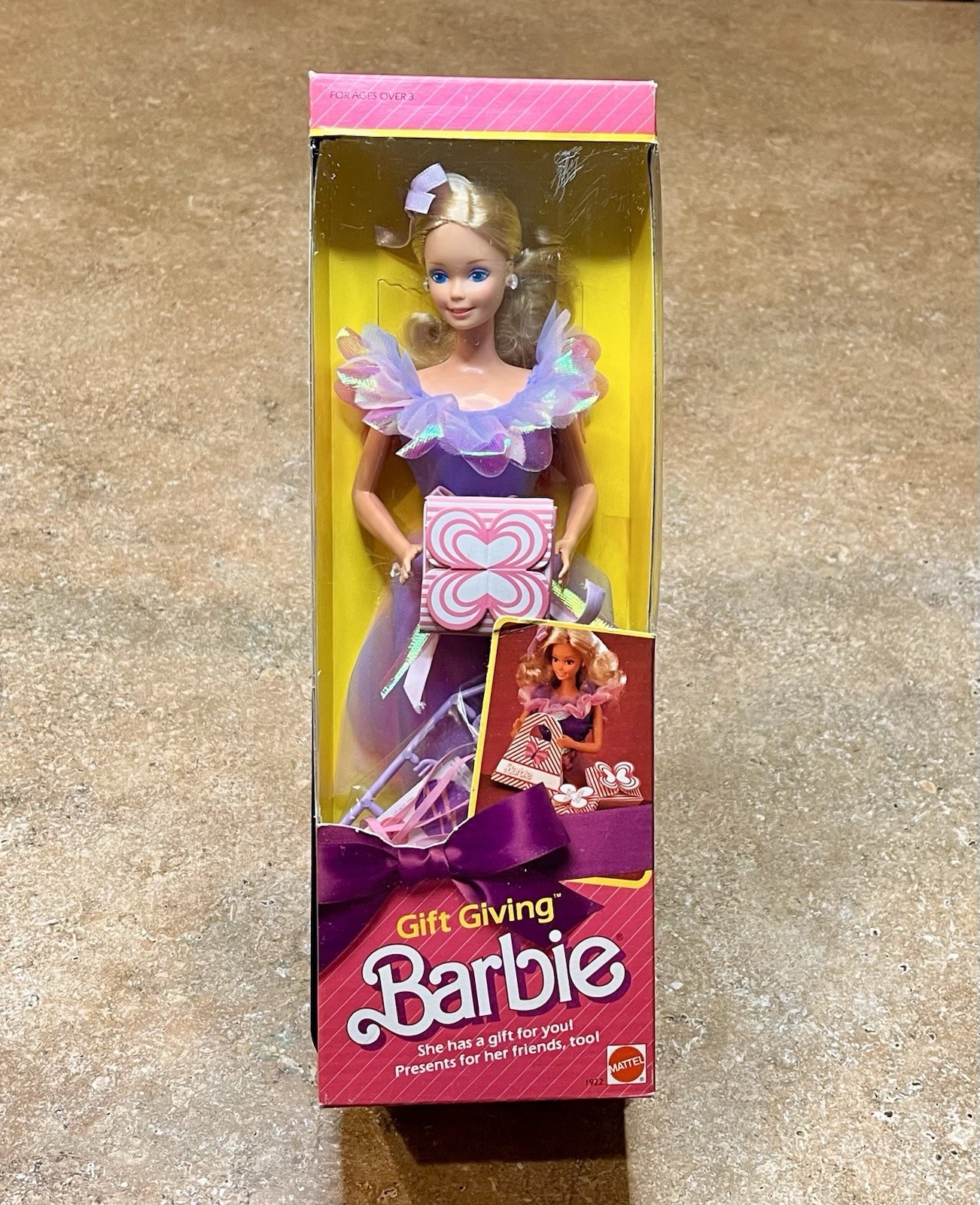 Vintage 1985 Gift Giving Barbie Mattel #1922 NRFB