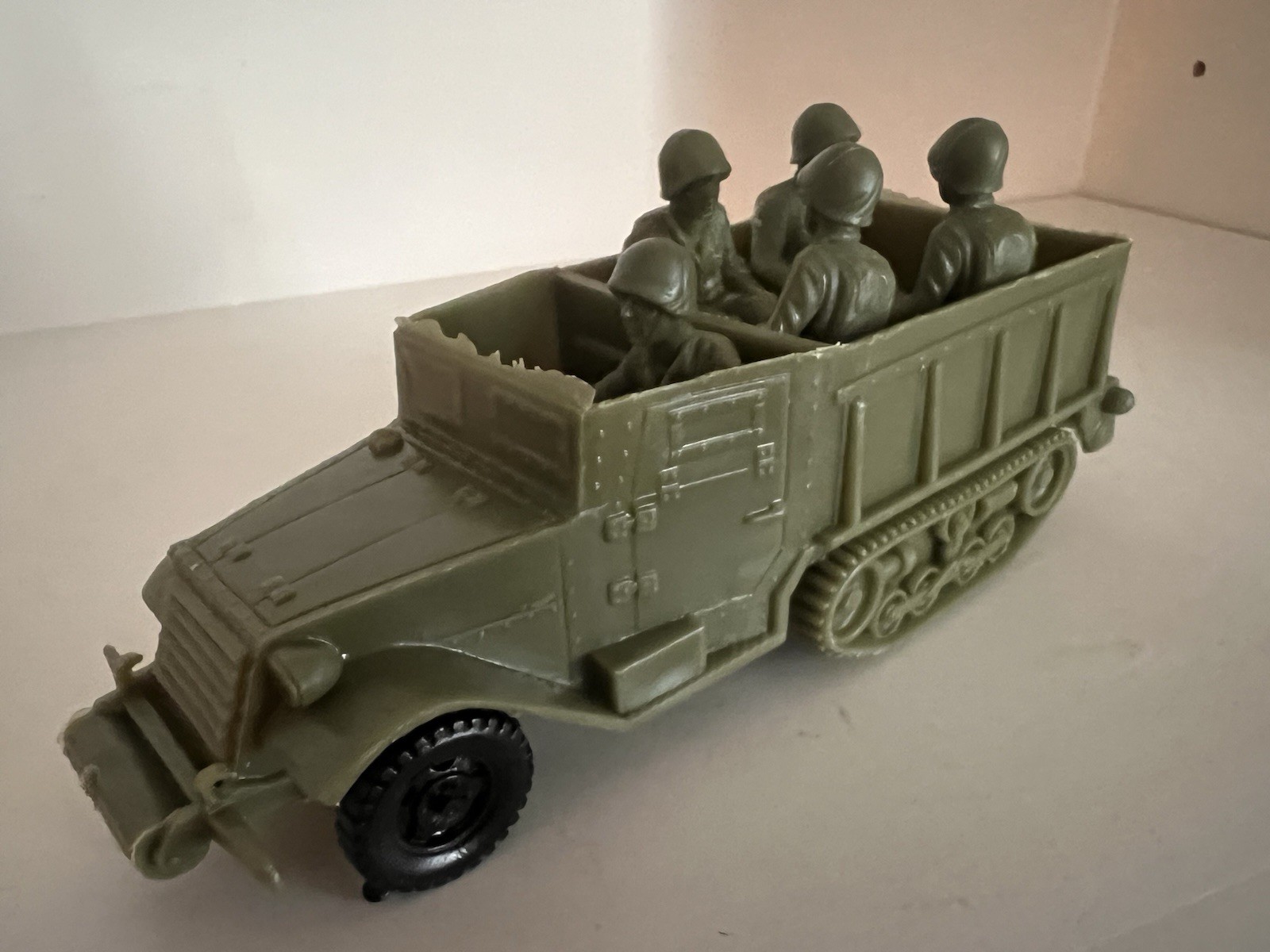 VINTAGE MARX BATTLEGROUND-OLIVE DRAB HALF TRACK W/05-SEATED MARINES-VG HTF LOT