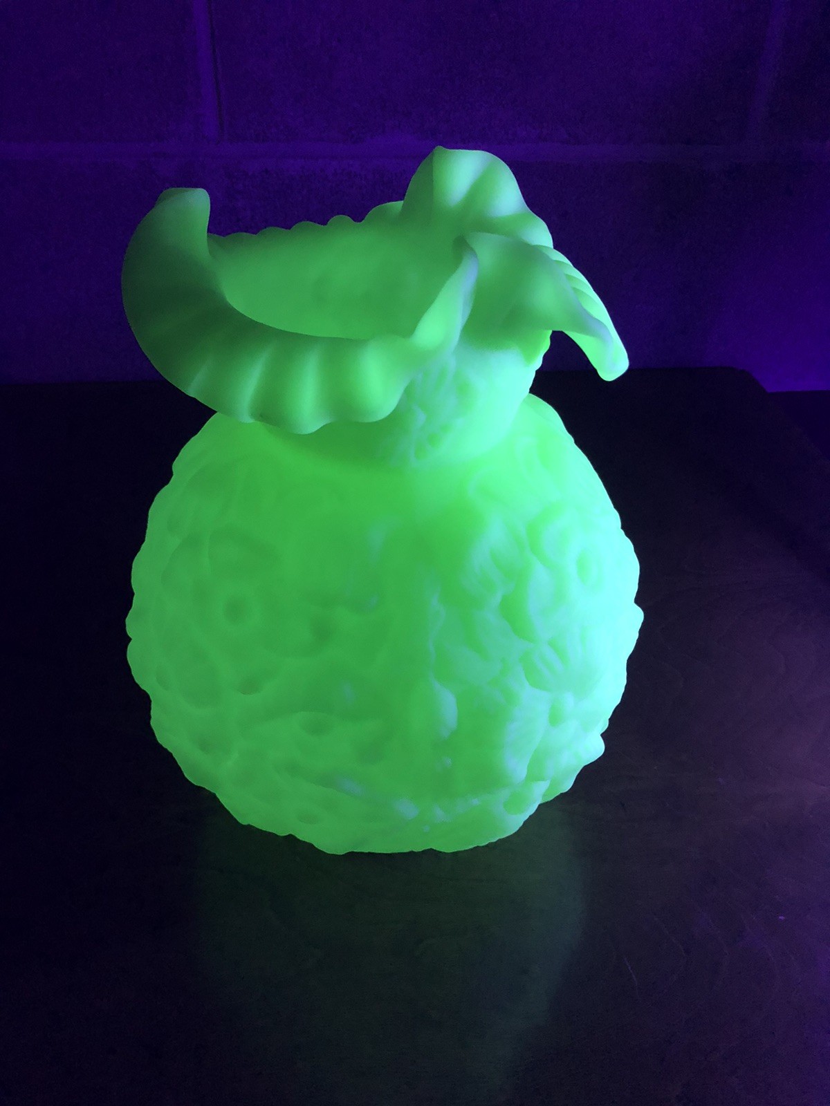 VINTAGE FENTON CUSTARD SATIN URANIUM GLASS GWTW 
