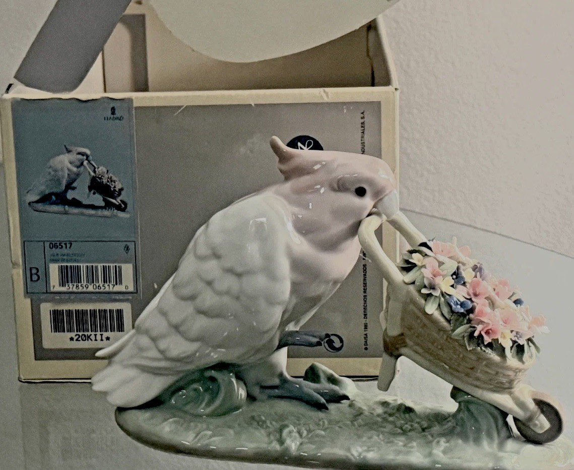 Lladró 6517 How Skillfull Cockatoo Bird pushing Wheelbarrow BOX Missing Flower