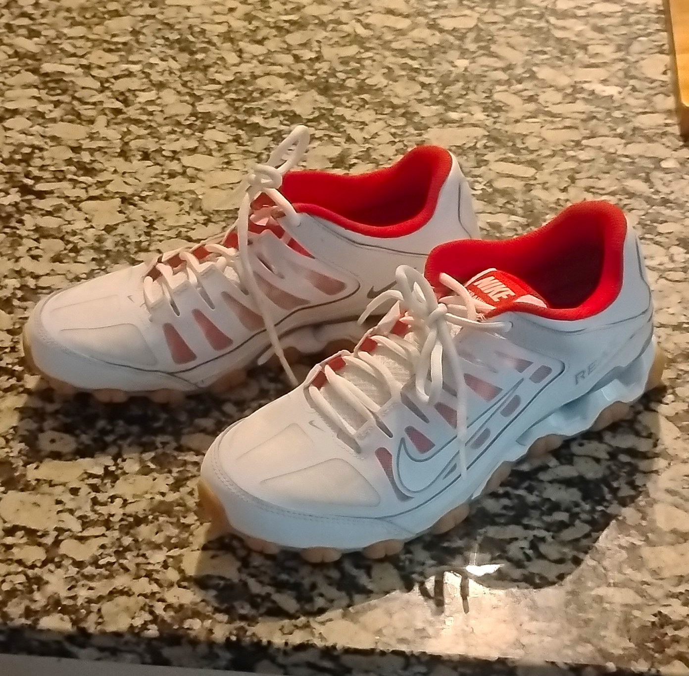 Nike Reax 8 TR Trainer White Wolf Grey Chile Red Mesh Low Top Sneaker 621716-103