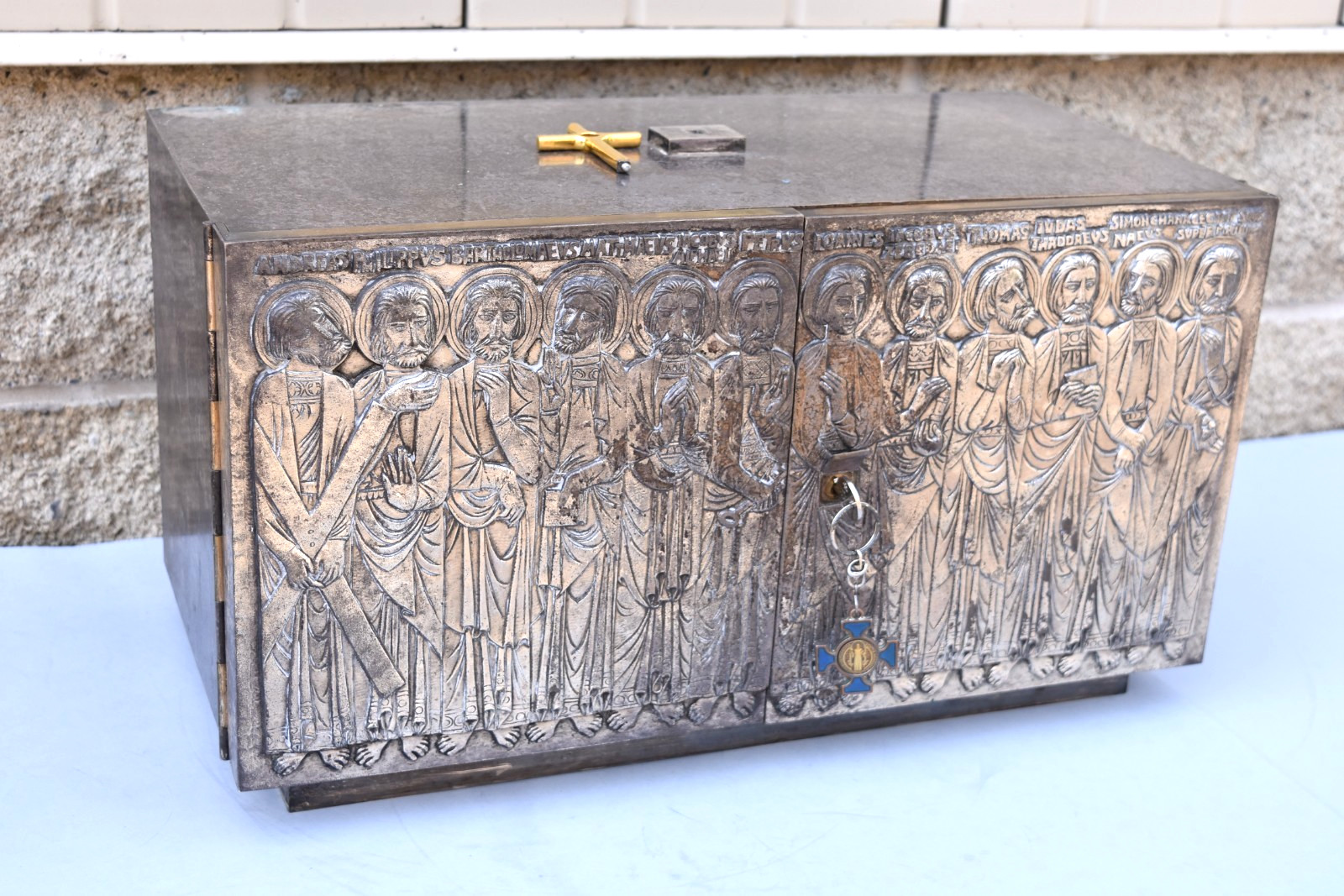 Vintage Rectangular Tabernacle with The 12 Apostles. Comes with Key (CU365)