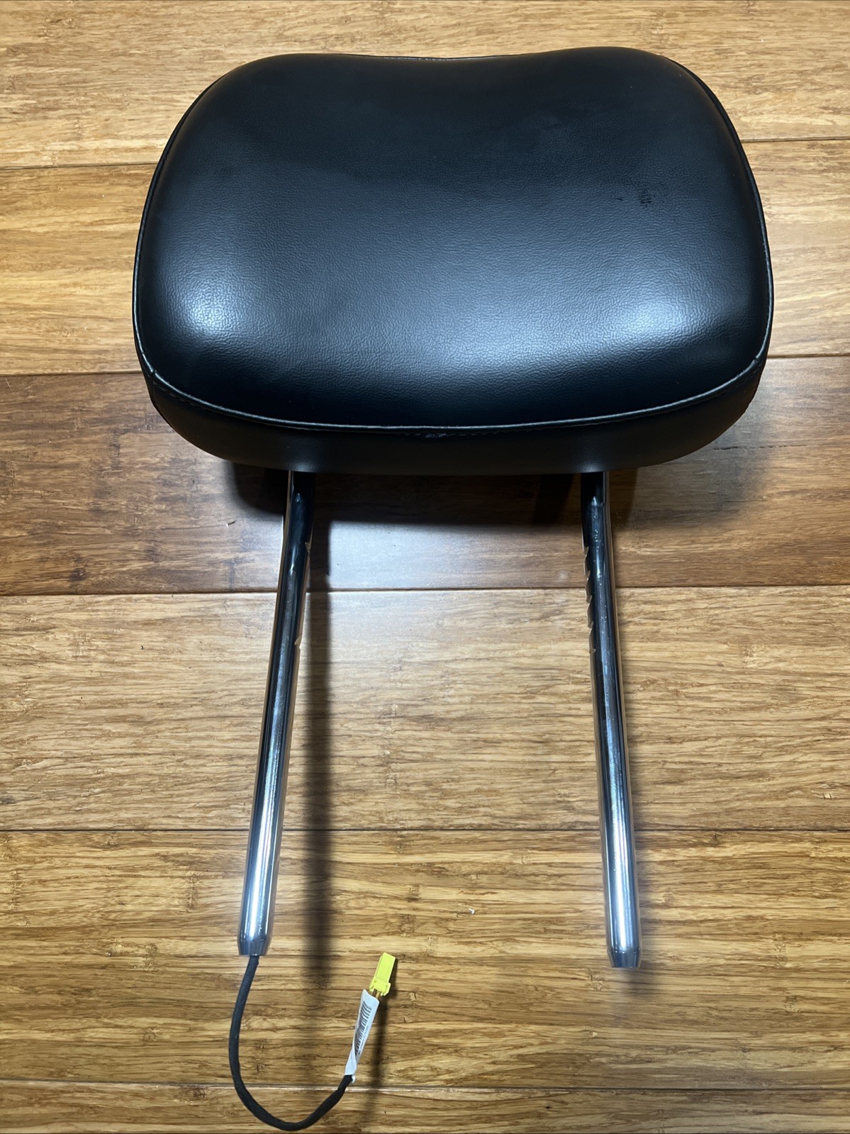 OEM 2011-2018 Jeep Grand Cherokee Dodge Durango Black Leather Front Head Rest
