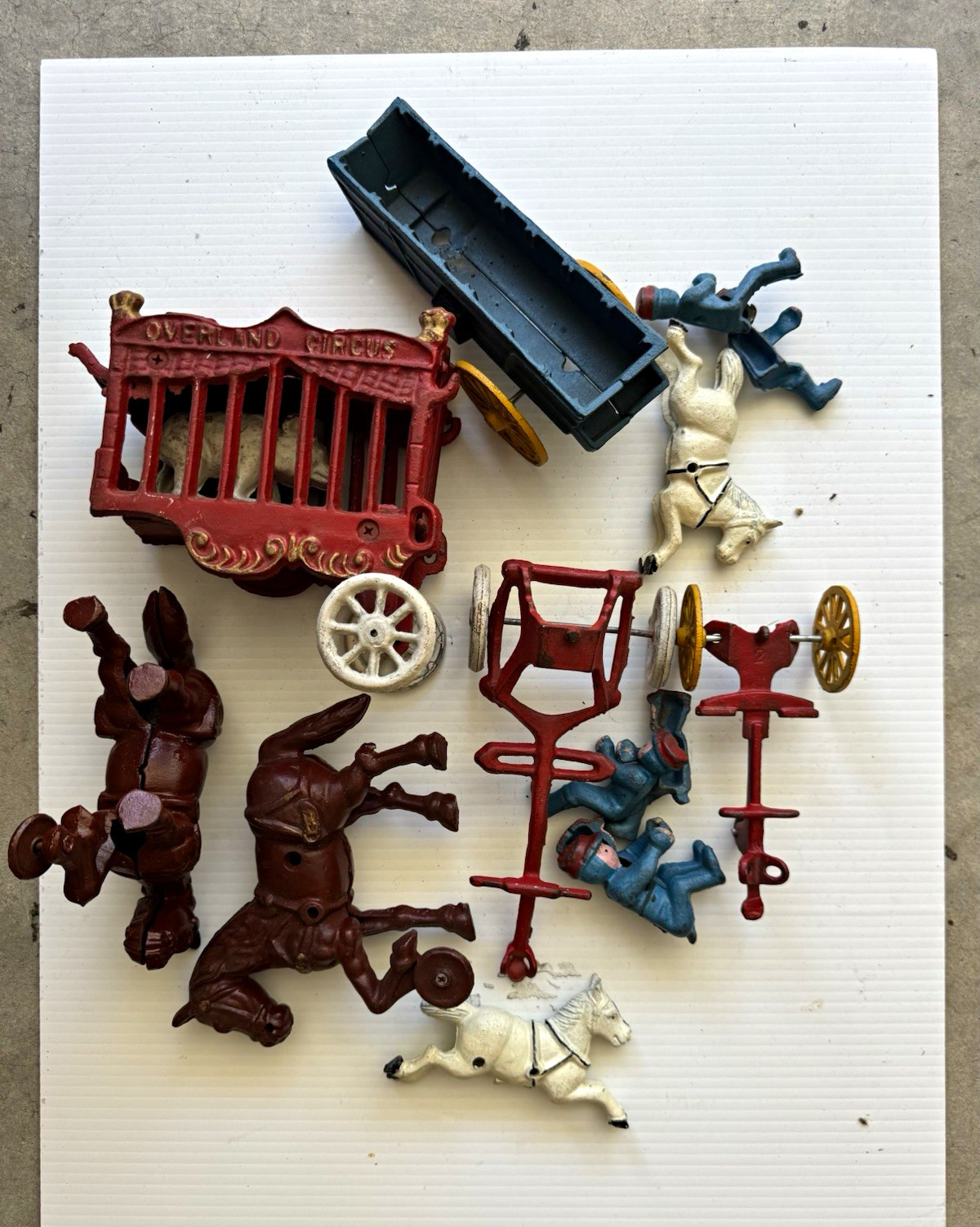 Vintage Kenton Overland Circus Cast Iron Toy Set – Wagons, Horses & Figures Vintage Kenton Overland Circus Cast Iron Toy Set – Wagons, Horses & Figures