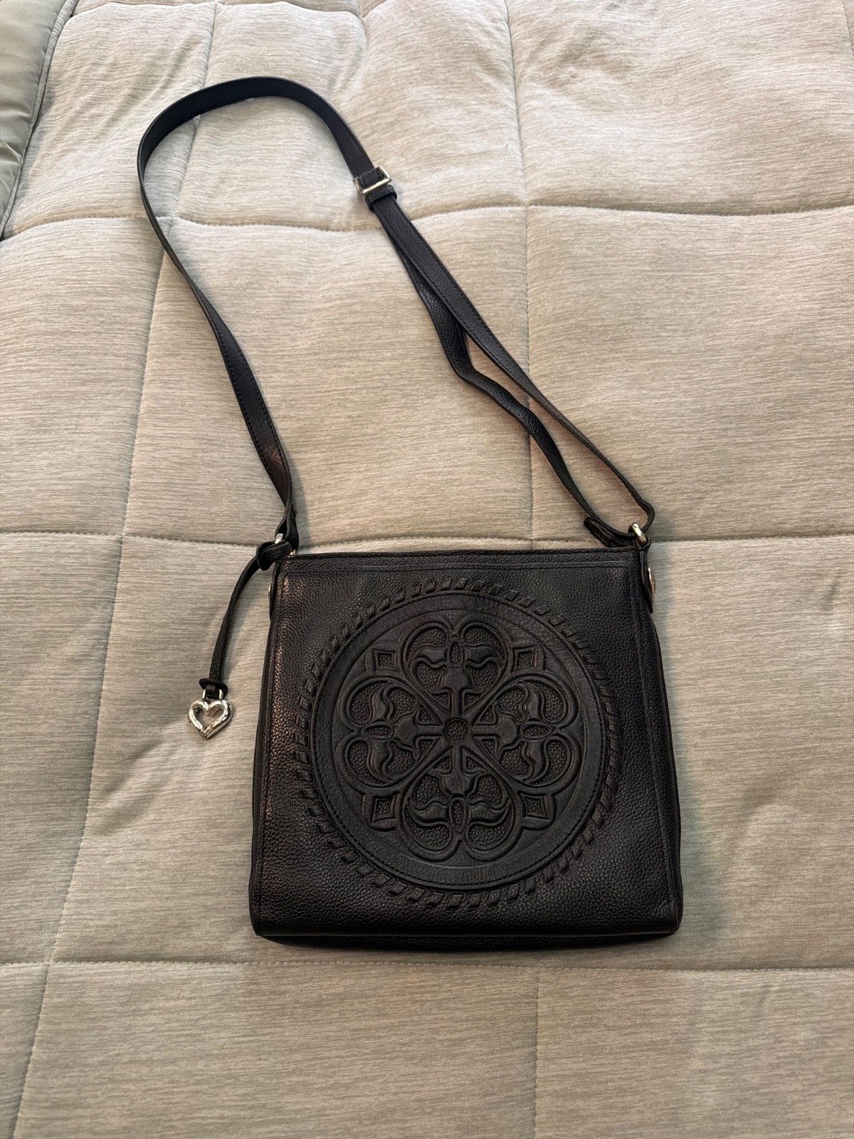 Brighton Ferrara Crossbody Organizer Black Leather Magnetic Rose Medallion Purse