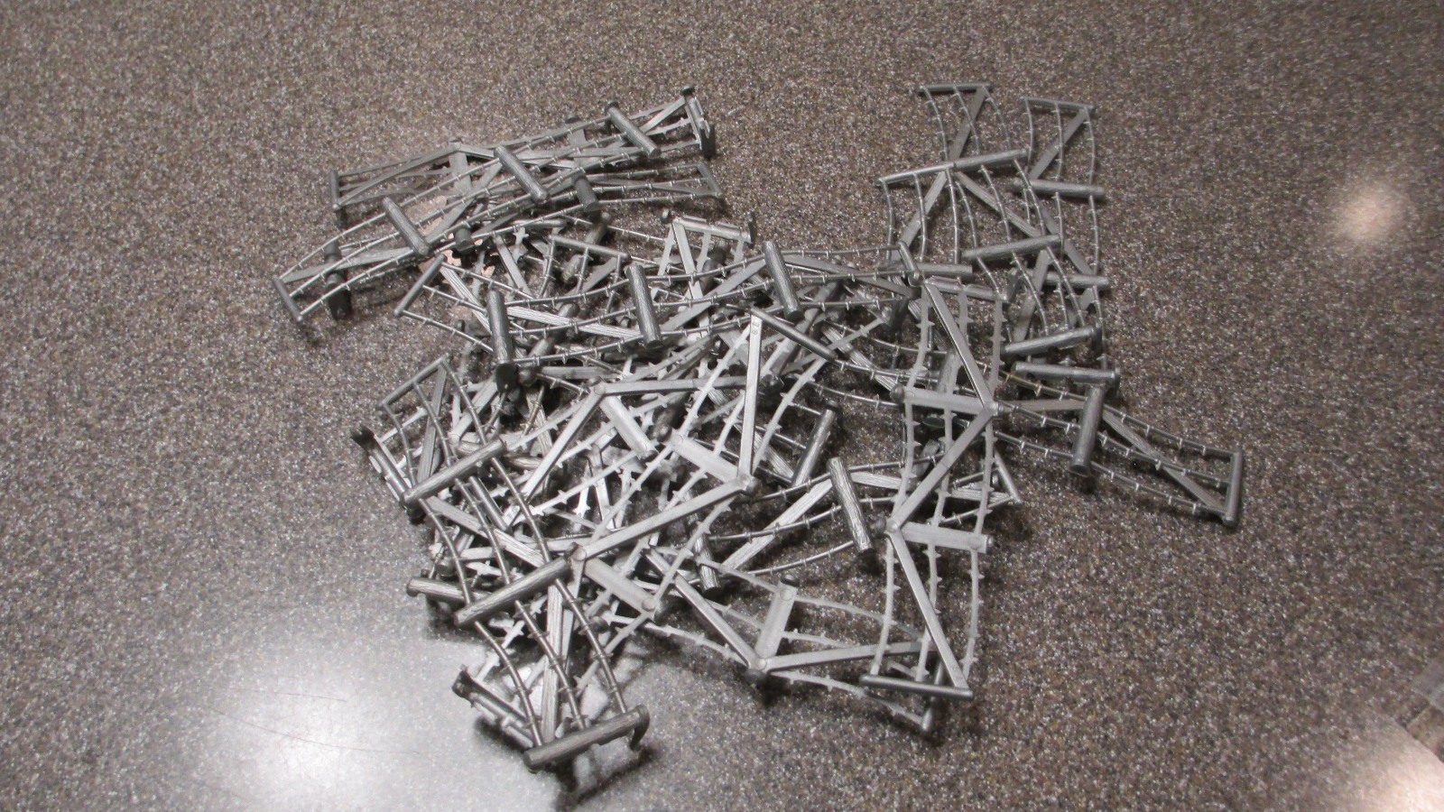 20 SECTIONS VINTAGE MARX BATTLEGROUND PLAYSET SILVER BARB WIRE FENCE
