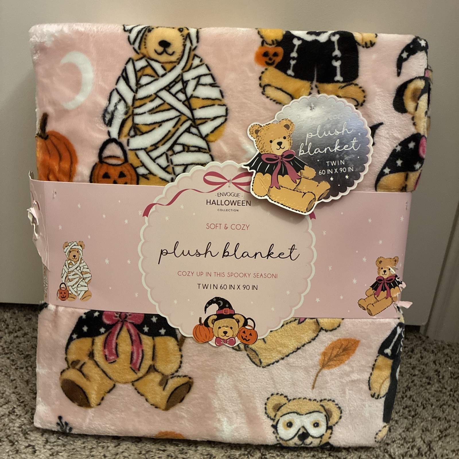 NWT Envogue Halloween Teddy Bear Costumes Plush Throw Blanket Twin 60x90 Spooky NWT Envogue Halloween Teddy Bear Costumes Plush Throw Blanket Twin 60x90 Spooky