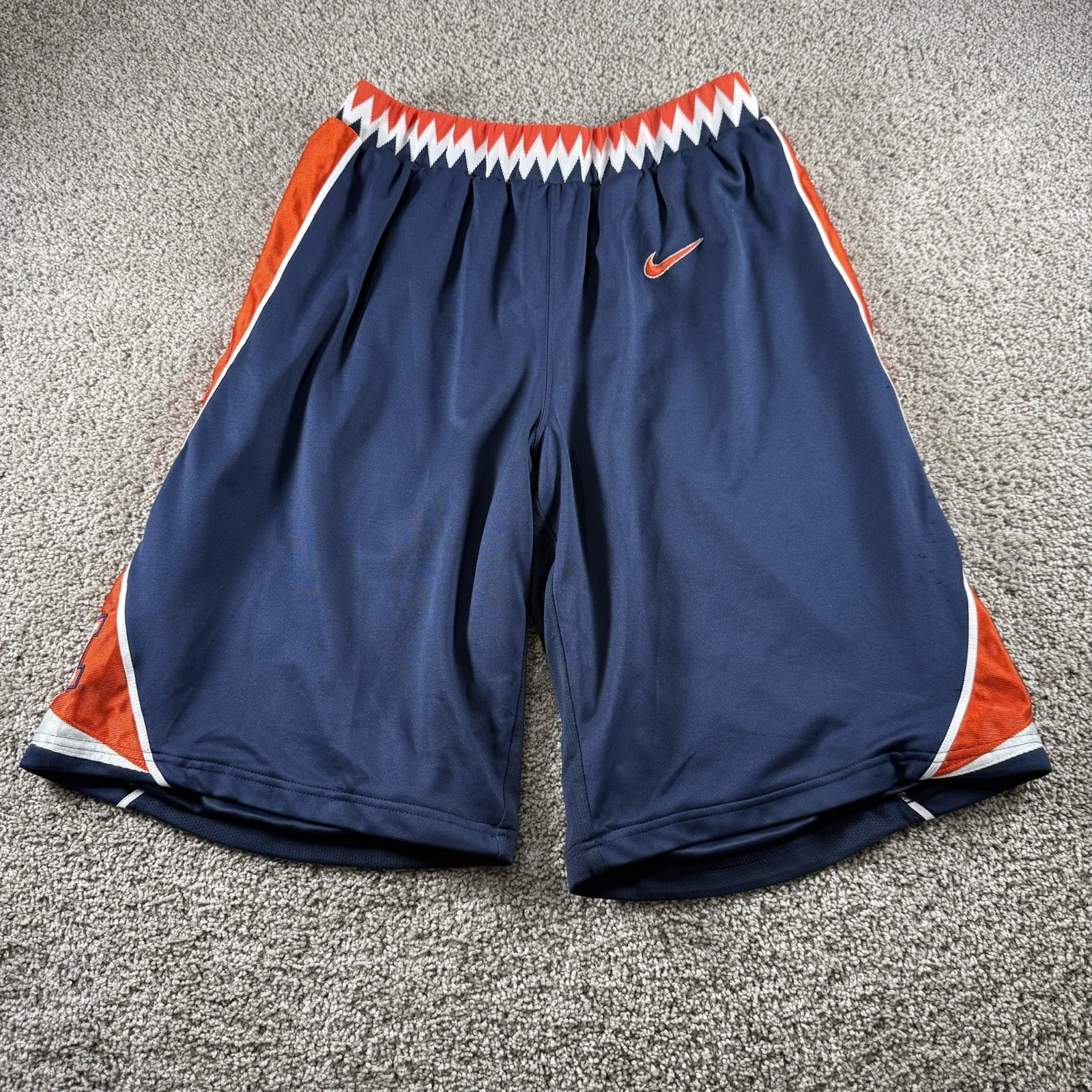 Vintage Fighting Illini Nike Shorts Mens Medium Mesh NCAA Basketball Tribal Logo