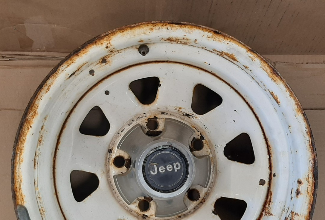 OEM 1976-1986 JEEP 15x8 CJ5 CJ7 CJ8 WHITE SPOKE STEEL WHEEL RIM WITH CAP J2