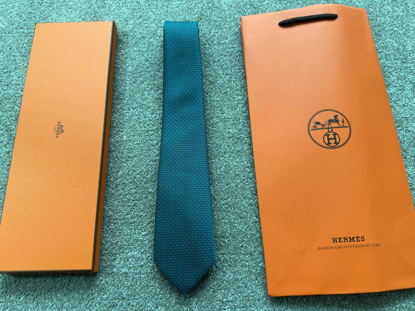 Hermès Paris Men\'s Silk Tie Green Micro H & Dot Jacquard Pattern Made in France