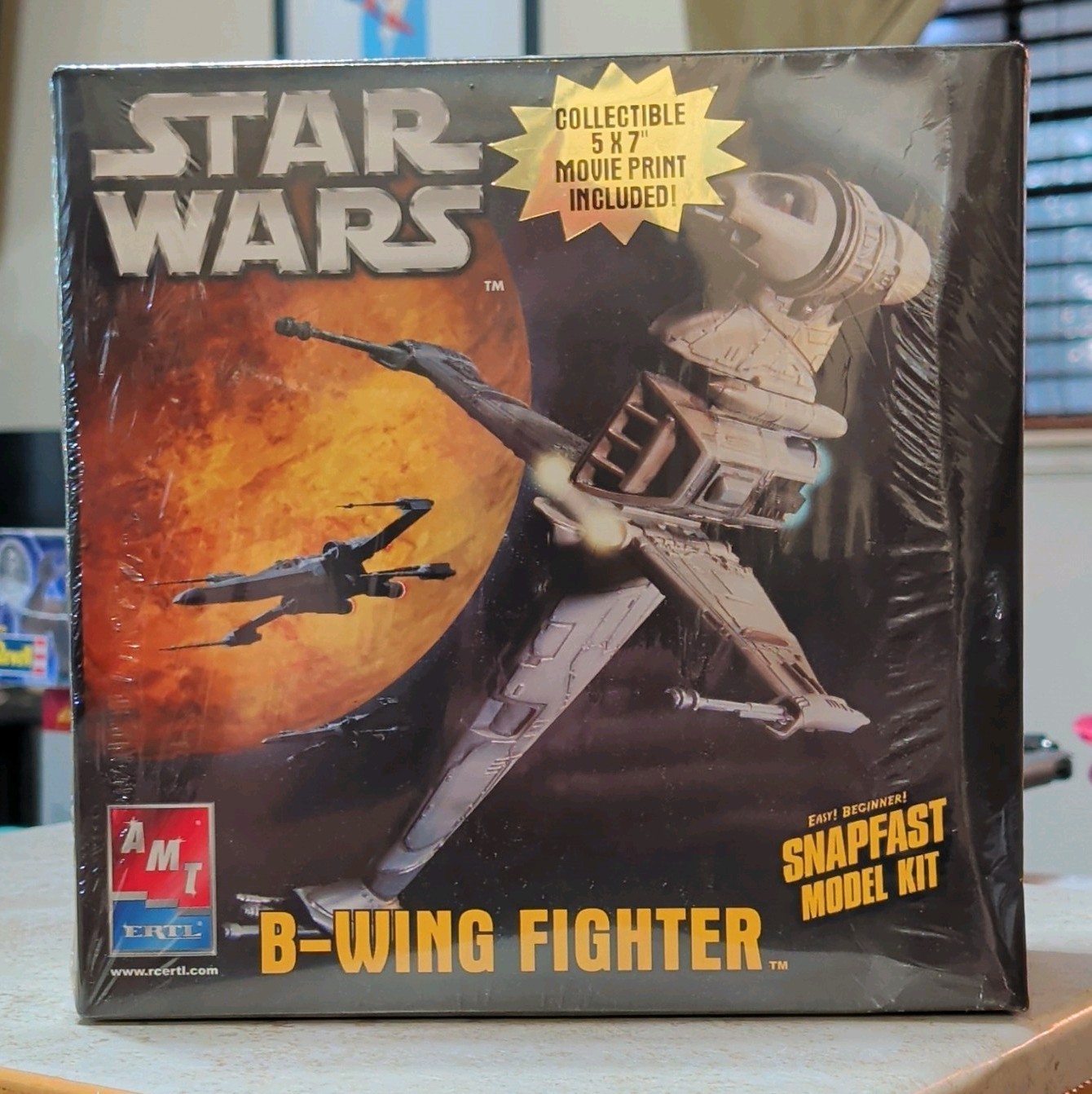AMT ERTL Star Wars B-Wing Fighter SnapFast Unassembled Kit Skill 2 10+ 38311
