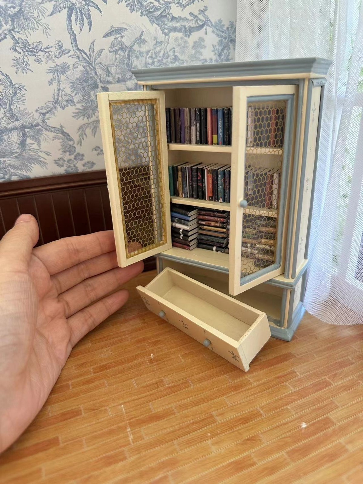 1Set 1:12 Scale Dollhouse Miniatures Furniture Accessories Bookcase Cabinet Book