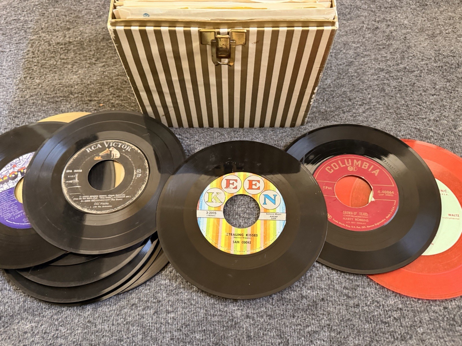 Vintage Gold/White Fiberboard Case Filled With 45 Records - 45 Total Records Vintage Gold/White Fiberboard Case Filled With 45 Records - 45 Total Records