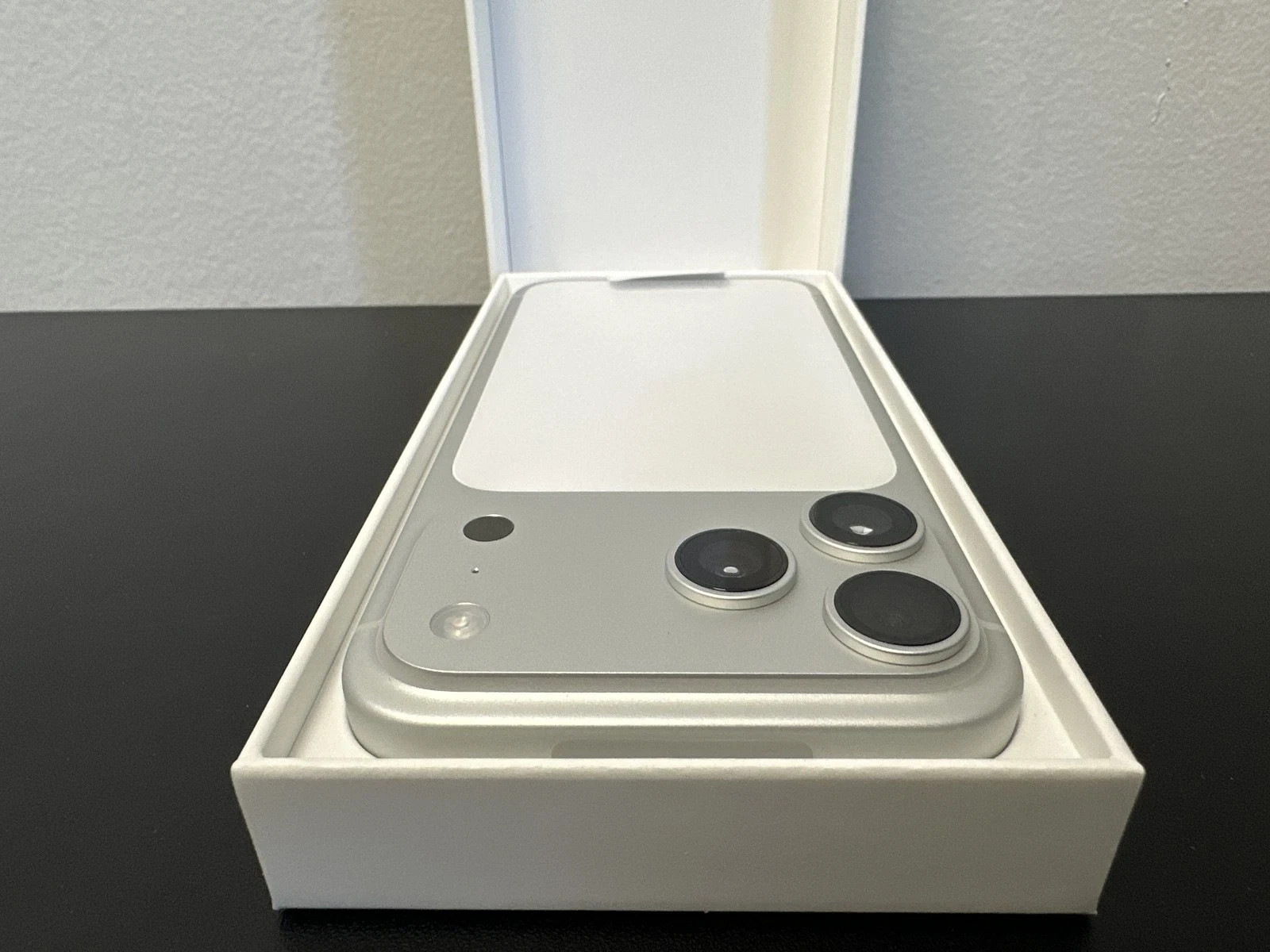New  Apple iPhone 17 Pro Max 256GB Silver Unlocked 100% Batt \'\'Rеаd dеѕсriрtiоn\'