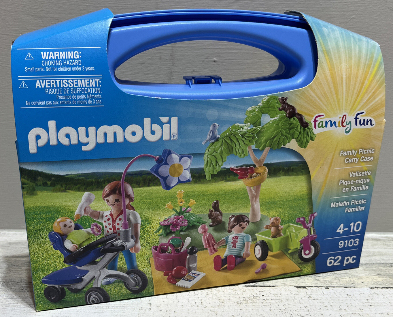 Playmobil Family Fun Family Picnic 9103 New w/ Carrying Case Playmobil Family Fun Family Picnic 9103 New w/ Carrying Case