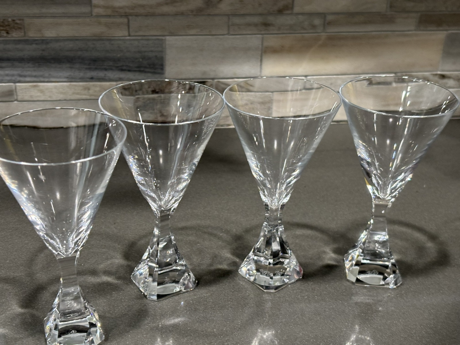 4 Josair Electra Linda Wine Glasses. 5.5” 4 Josair Electra Linda Wine Glasses. 5.5”