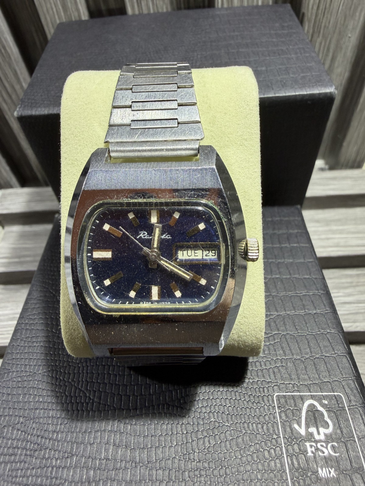 Vintage Raketa Soviet USSR Manual Wind Day-Date Blue Dial Men\'s Watch