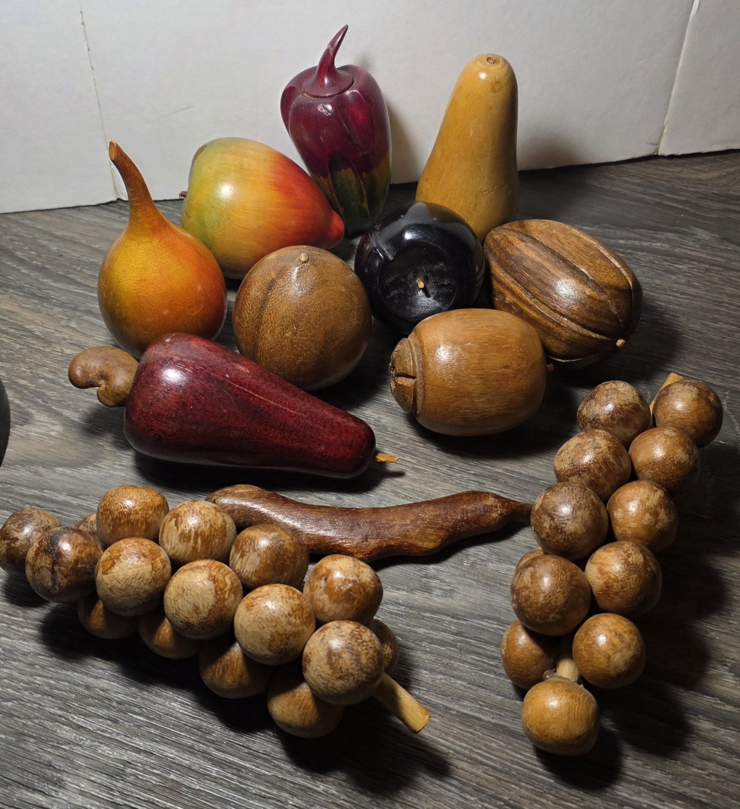 Vintage Retro MCM Wooden Fruit Lot Hand Carved 12 Pieces Vintage Retro MCM Wooden Fruit Lot Hand Carved 12 Pieces